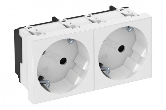 Фотография товара 'OBO-Bettermann 6120103 Розетка 2-м 2х2К+3 под углом 33град. шторки 16А 250В'